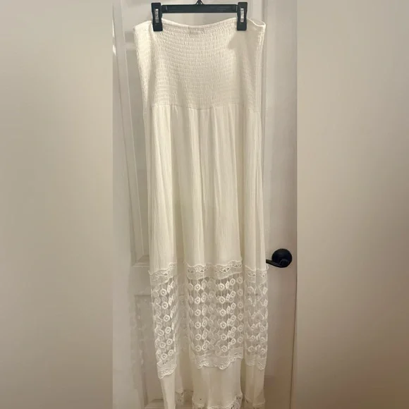 Justify White Maxi Dress with cutout lace size large - Picture 2 of 7